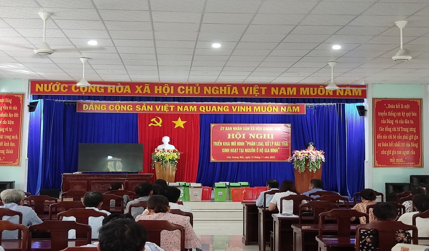 Đông đảo bà con tham dự Hội nghị